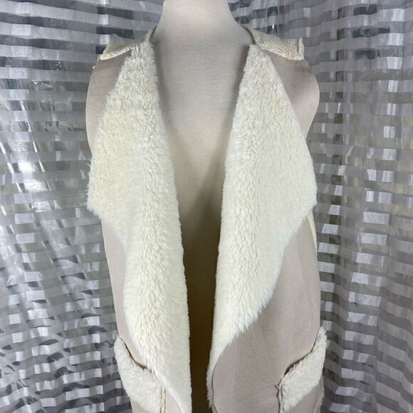 Umgee Cream Faux Fur/Suede along Cardigan/Vest - Picture 2 of 6